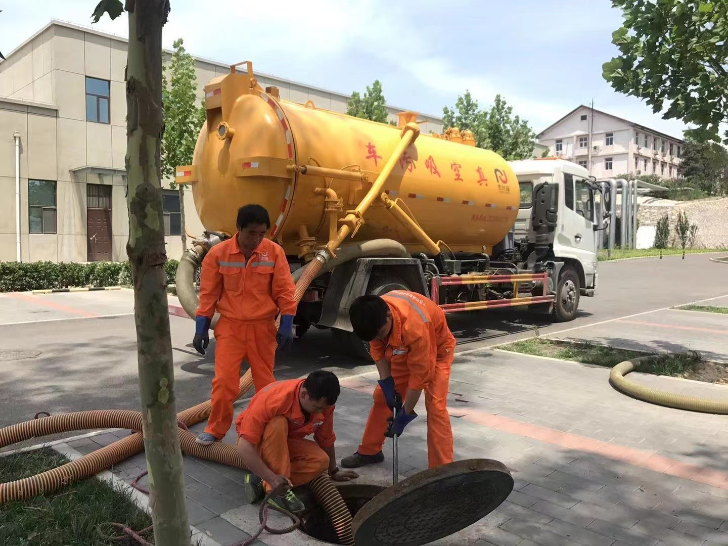 红原化粪池清理与5-8吨吸粪车施工效率分析